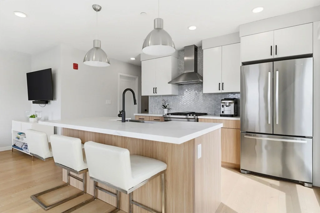 2 bed, 1 bath apartment for rent at 457 West Broadway Unit 506, South Boston — photo 7 of 35