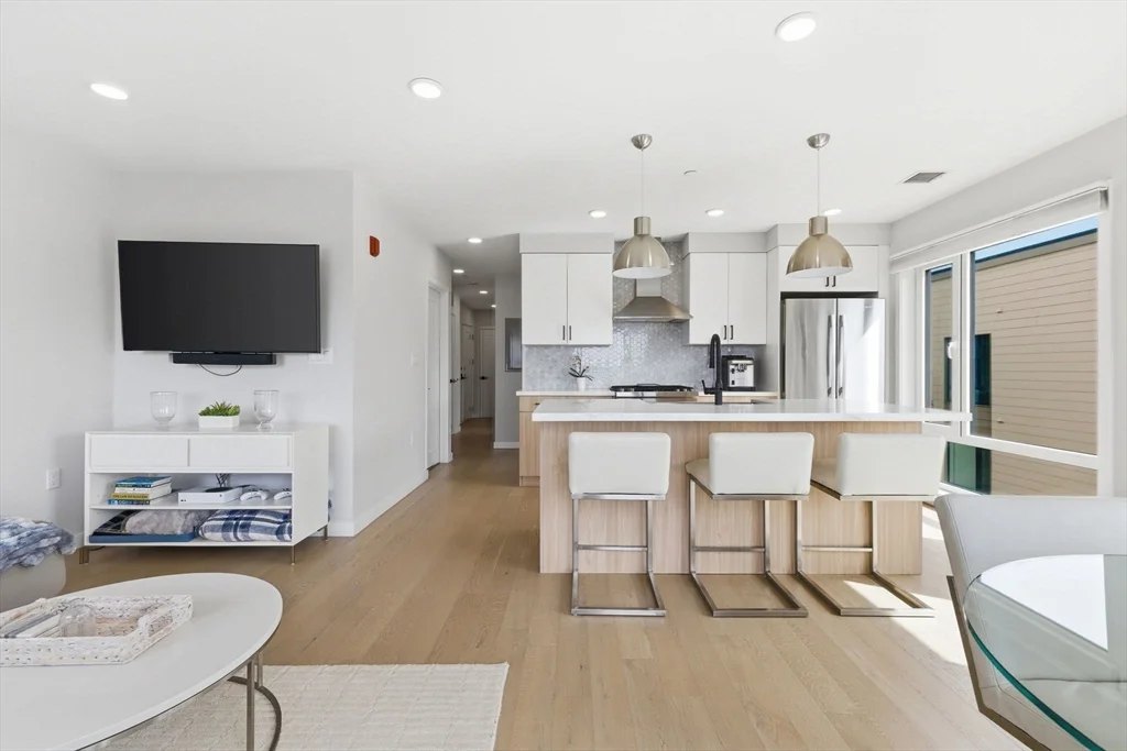 2 bed, 1 bath apartment for rent at 457 West Broadway Unit 506, South Boston — photo 14 of 35