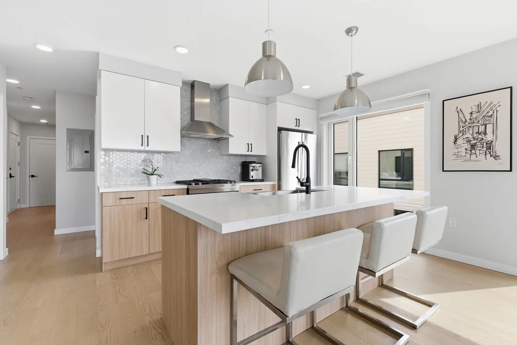 2 bed, 1 bath apartment for rent at 457 West Broadway Unit 506, South Boston — photo 8 of 35