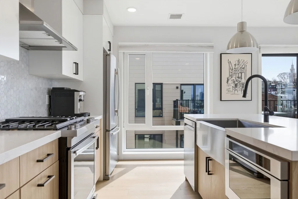 2 bed, 1 bath apartment for rent at 457 West Broadway Unit 506, South Boston — photo 5 of 35