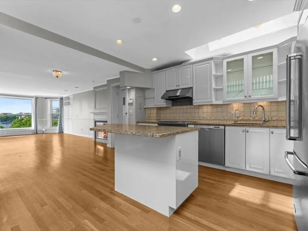 2 bed, 2 bath apartment for rent at 458 Beacon St Unit 6, Back Bay — photo 3 of 16