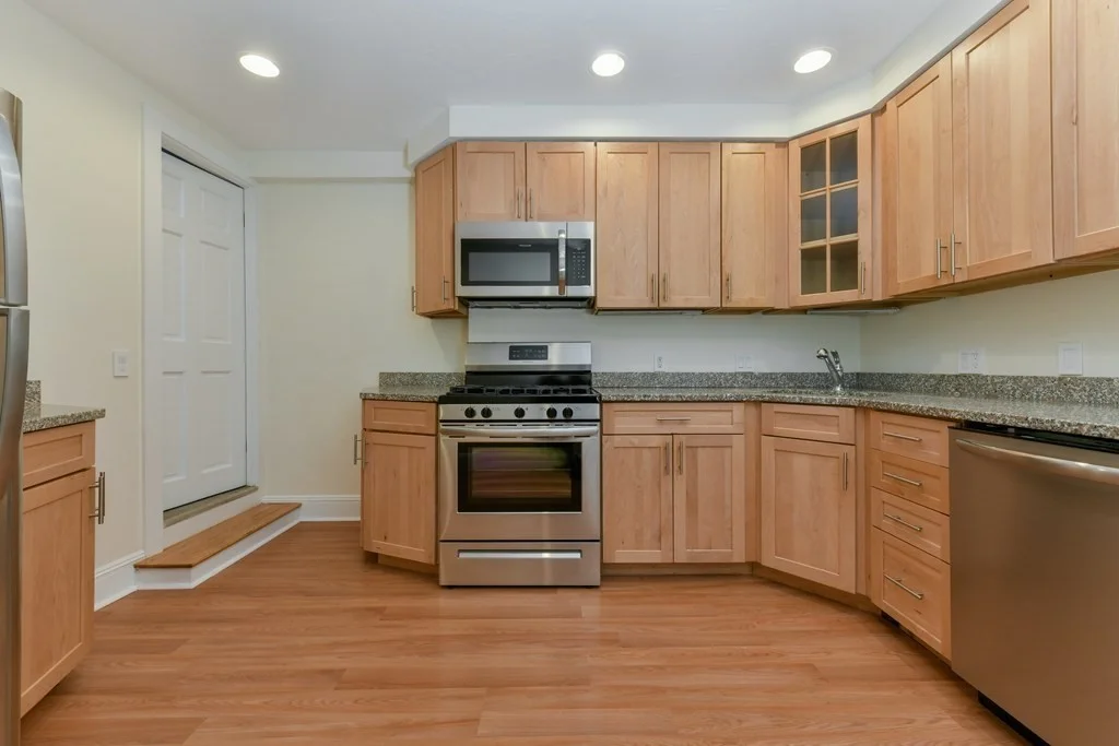 3 bed, 2 bath apartment for rent at 458 E 7th Unit 1, South Boston — photo 3 of 17