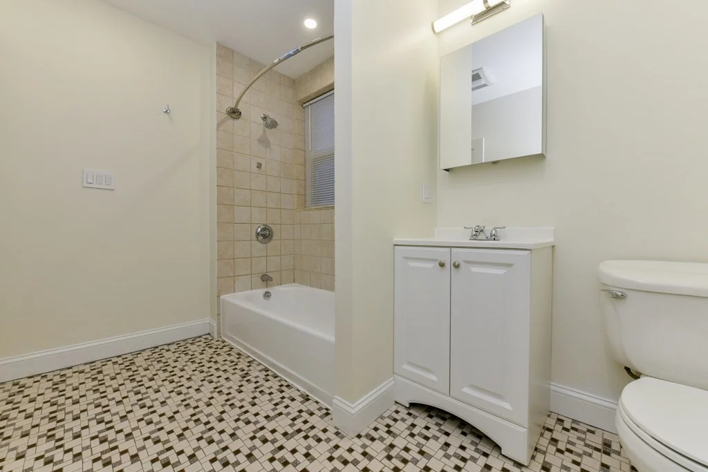 3 bed, 2 bath apartment for rent at 458 E 7th Unit 1, South Boston — photo 9 of 17