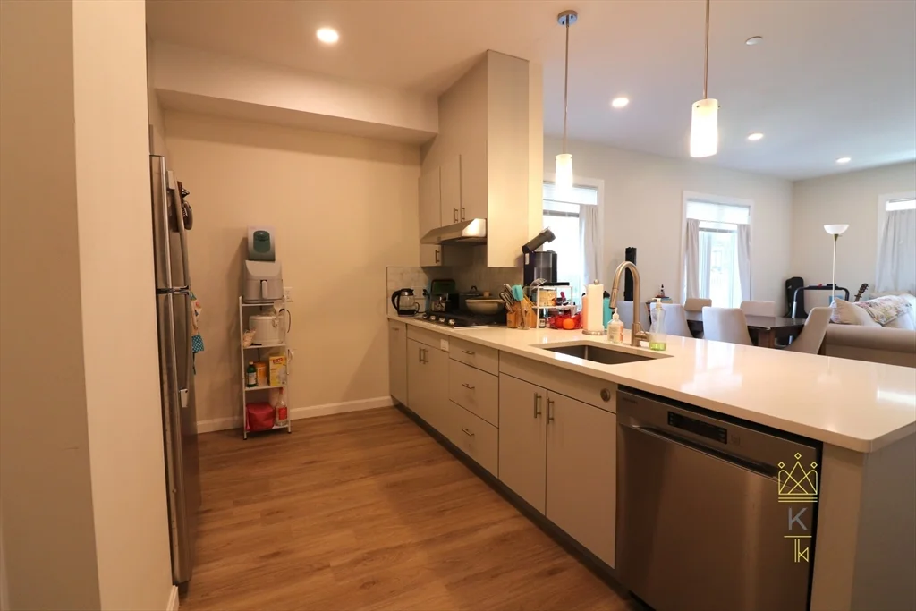 1 bed, 1 bath apartment for rent at 458 Washington St Unit 102, Brighton — photo 2 of 11
