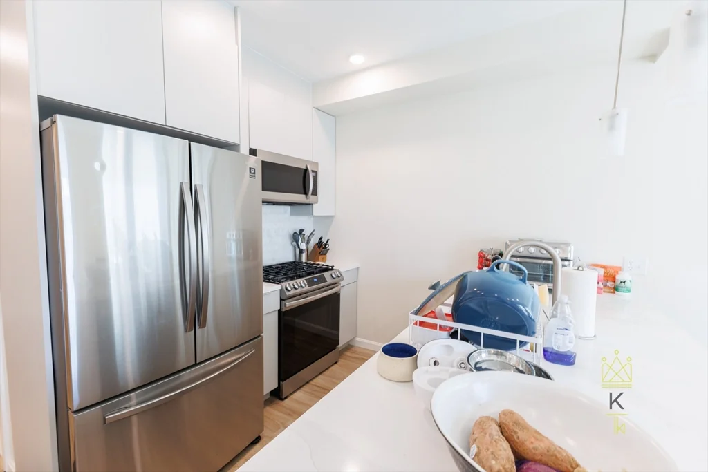 2 bed, 1 bath apartment for rent at 458 Washington St Unit 106, Boston — photo 4 of 18