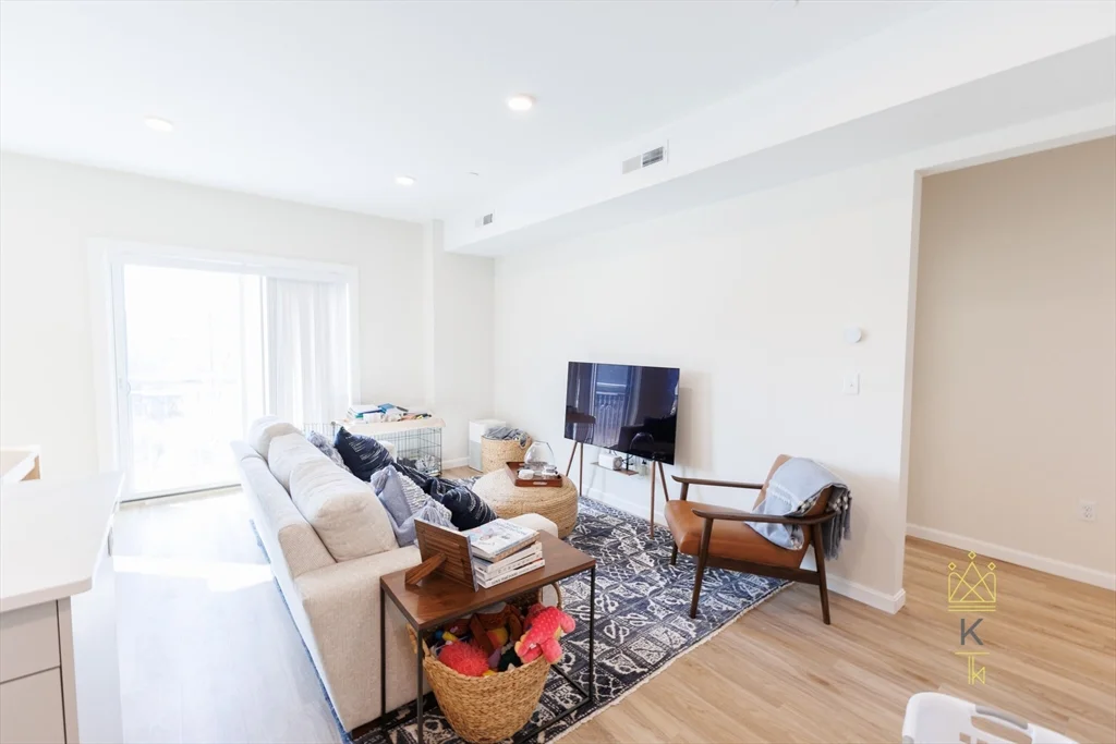 2 bed, 1 bath apartment for rent at 458 Washington St Unit 106, Boston — photo 2 of 18