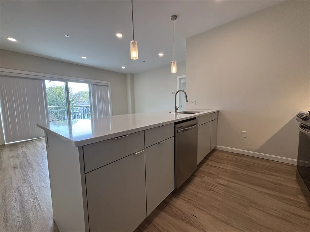 1 bed, 1 bath apartment for rent at 458 Washington St Unit 301, Brighton — photo 3 of 11