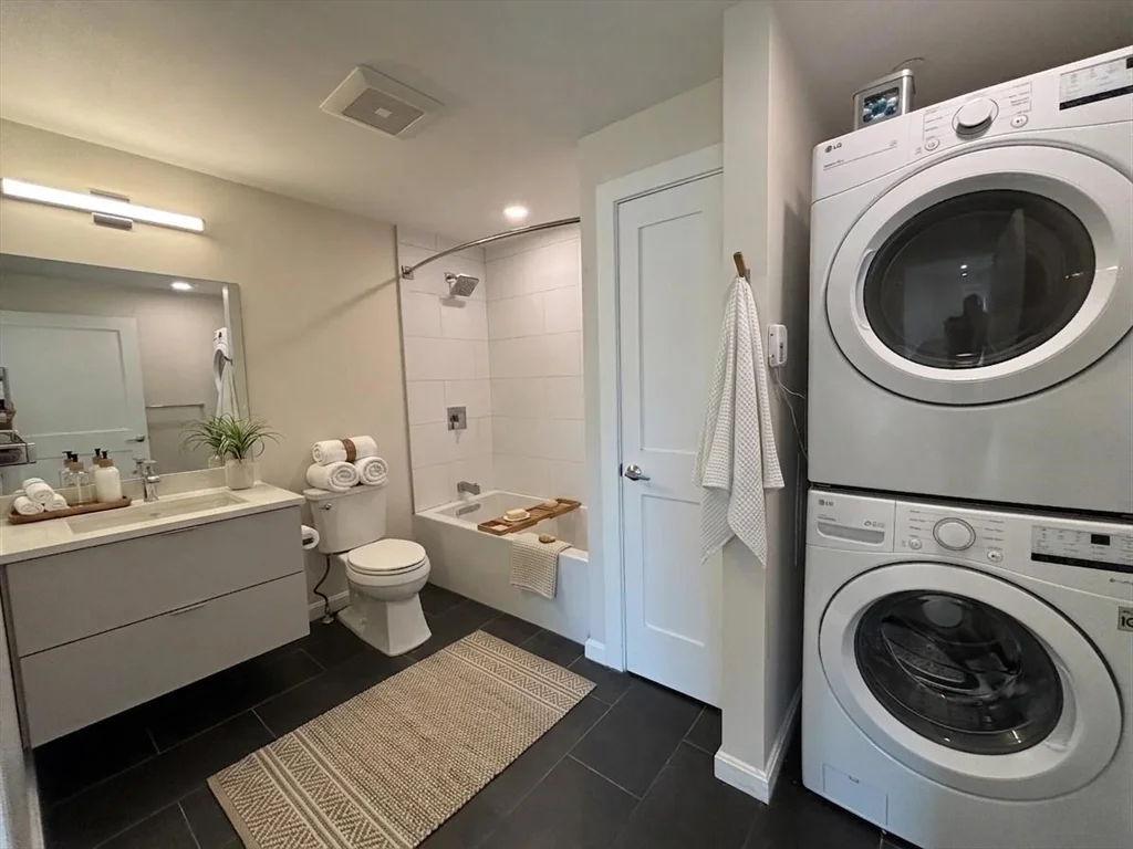 1 bed, 1 bath apartment for rent at 458 Washington St Unit 301, Brighton — photo 6 of 11