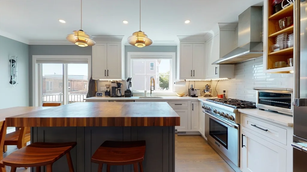 3 bed, 3 bath apartment for rent at 459 E 8th Unit 1, South Boston — photo 3 of 31