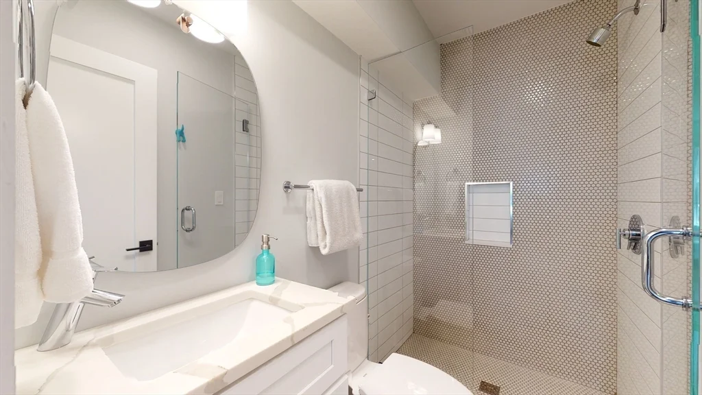 3 bed, 3 bath apartment for rent at 459 E 8th Unit 1, South Boston — photo 23 of 31