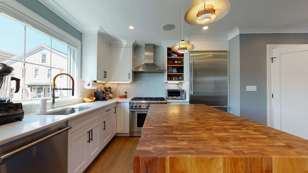 3 bed, 3 bath apartment for rent at 459 E 8th Unit 1, South Boston — photo 8 of 31