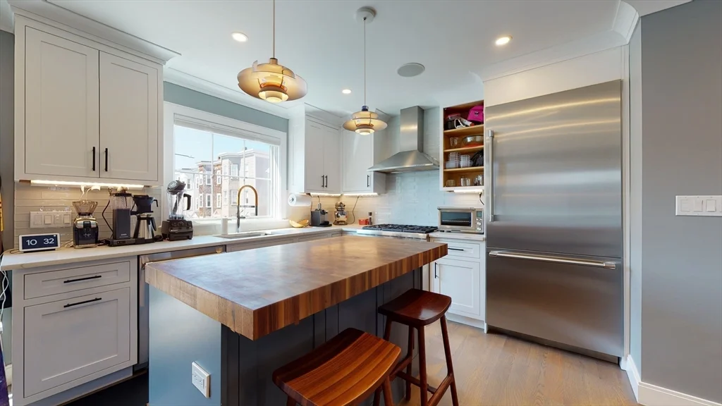 3 bed, 3 bath apartment for rent at 459 E 8th Unit 1, South Boston — photo 5 of 31