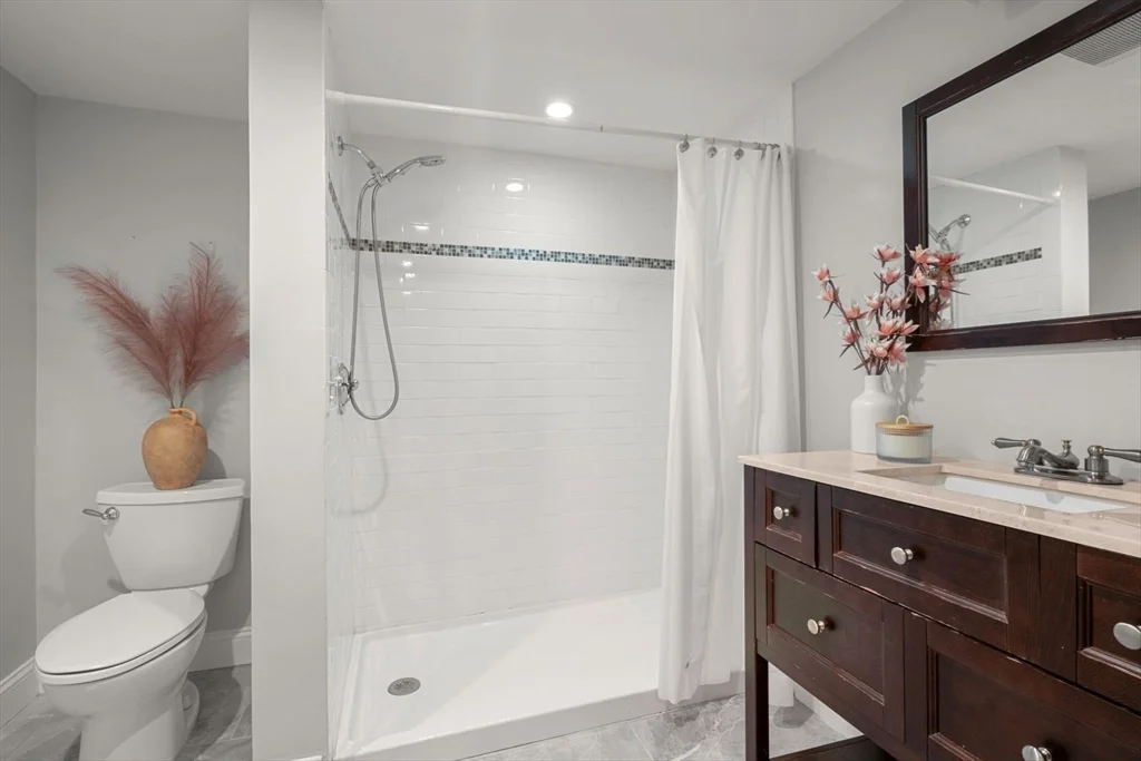 4 bed, 2 bath apartment for rent at 459 East 6th St, South Boston — photo 15 of 21