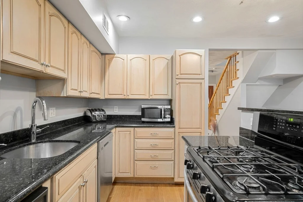 4 bed, 2 bath apartment for rent at 459 East 6th St, South Boston — photo 2 of 21