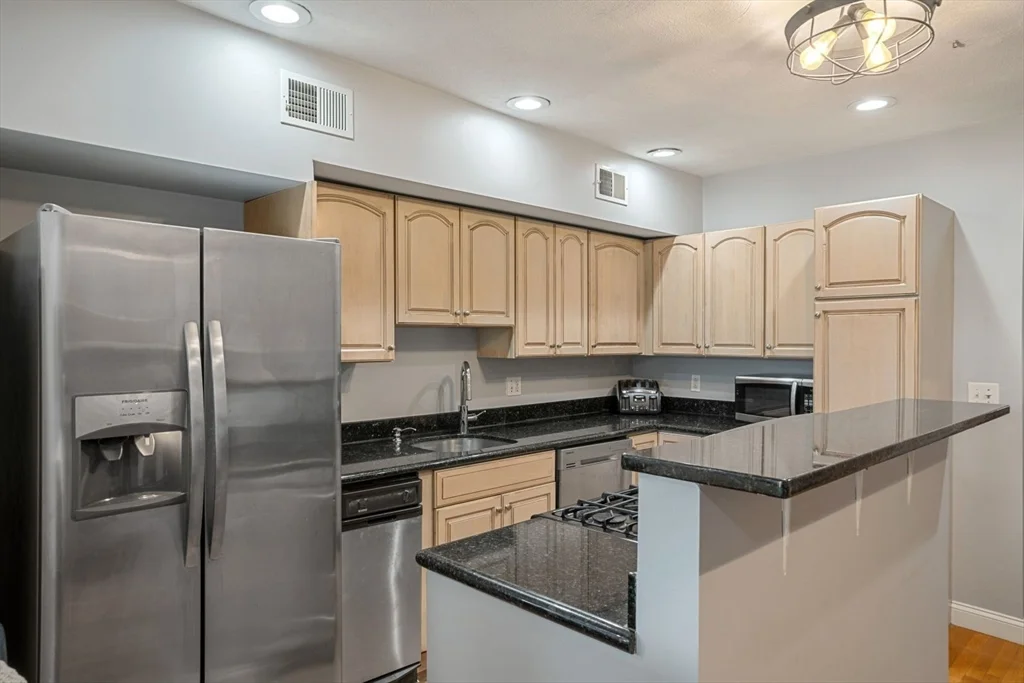4 bed, 2 bath apartment for rent at 459 East 6th St, South Boston — photo 3 of 21