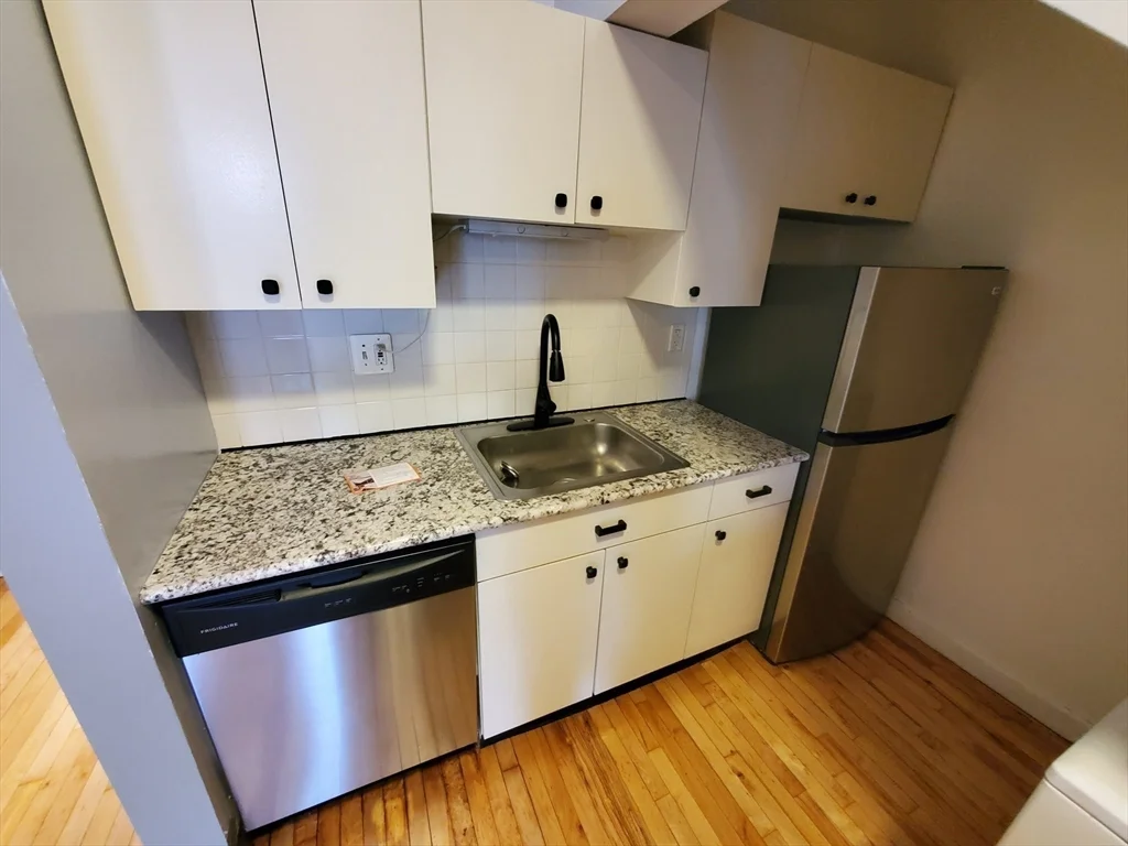 2 bed, 1 bath apartment for rent at 459 Massachusetts Ave Unit 2, Roxbury — photo 8 of 33