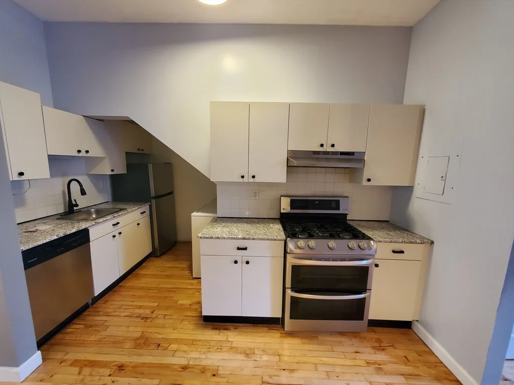 2 bed, 1 bath apartment for rent at 459 Massachusetts Ave Unit 2, Roxbury — photo 7 of 33
