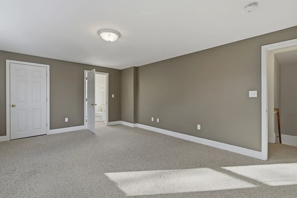 4 bed, 2 bath apartment for rent at 45R South Unit 45R, Bedford — photo 20 of 40