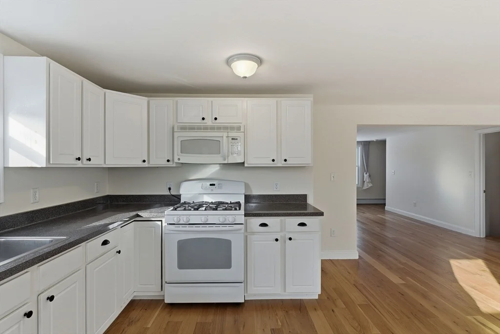 4 bed, 2 bath apartment for rent at 45R South Unit 45R, Bedford — photo 11 of 40