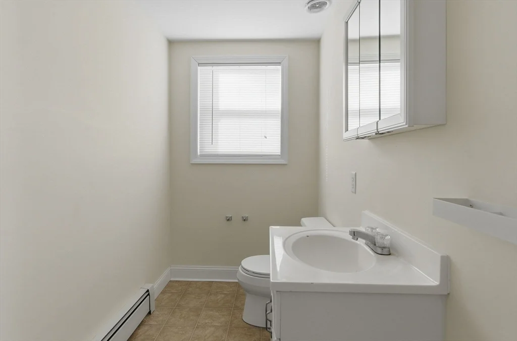 4 bed, 2 bath apartment for rent at 45R South Unit 45R, Bedford — photo 14 of 40