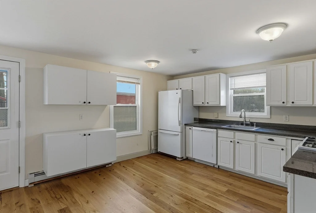 4 bed, 2 bath apartment for rent at 45R South Unit 45R, Bedford — photo 13 of 40