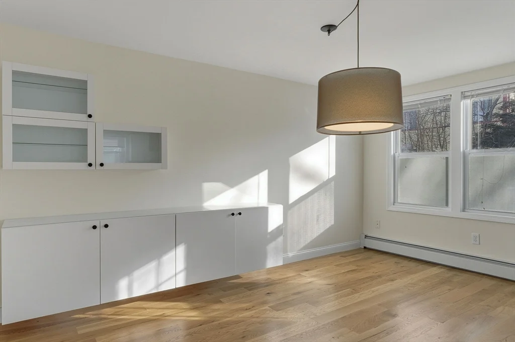 4 bed, 2 bath apartment for rent at 45R South Unit 45R, Bedford — photo 5 of 40