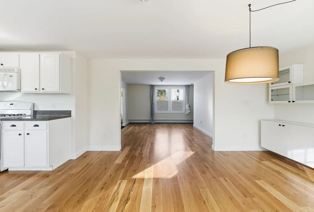 4 bed, 2 bath apartment for rent at 45R South Unit 45R, Bedford — photo 3 of 40