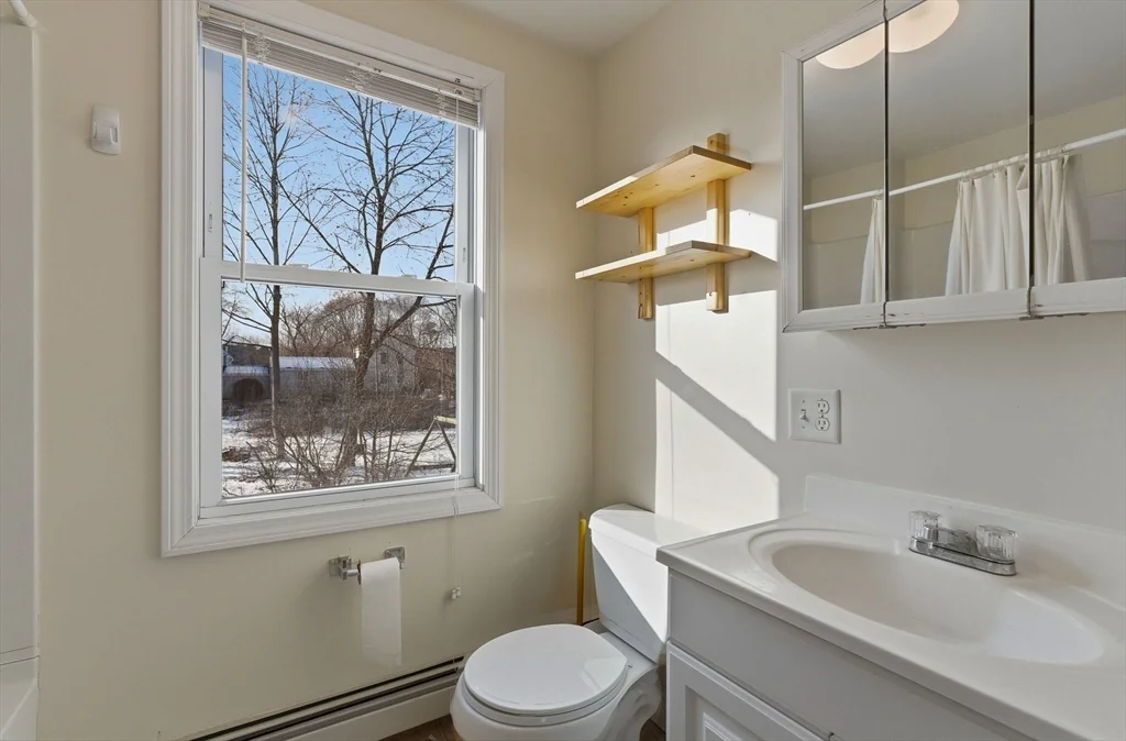 4 bed, 2 bath apartment for rent at 45R South Unit 45R, Bedford — photo 24 of 40