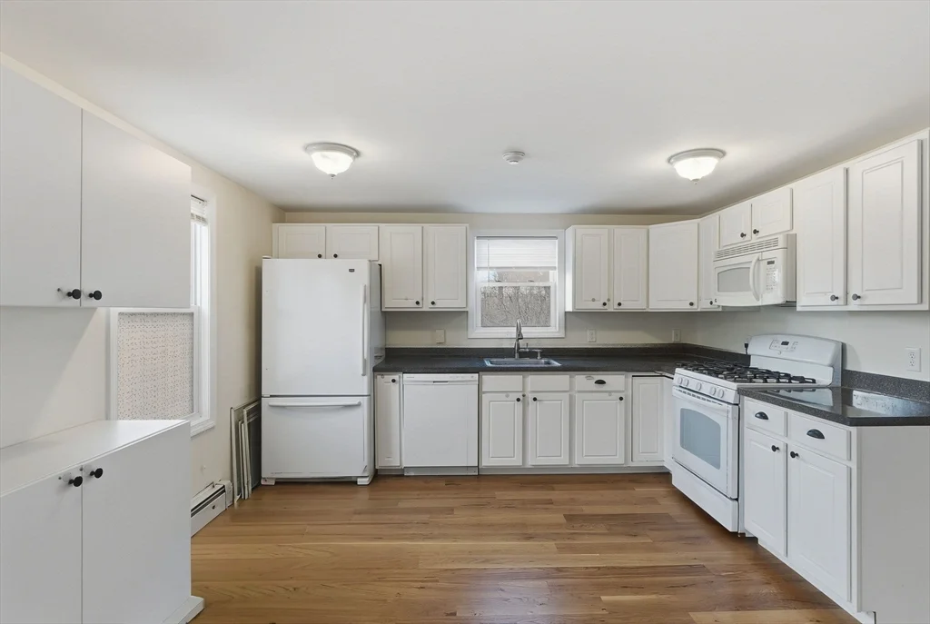 4 bed, 2 bath apartment for rent at 45R South Unit 45R, Bedford — photo 12 of 40