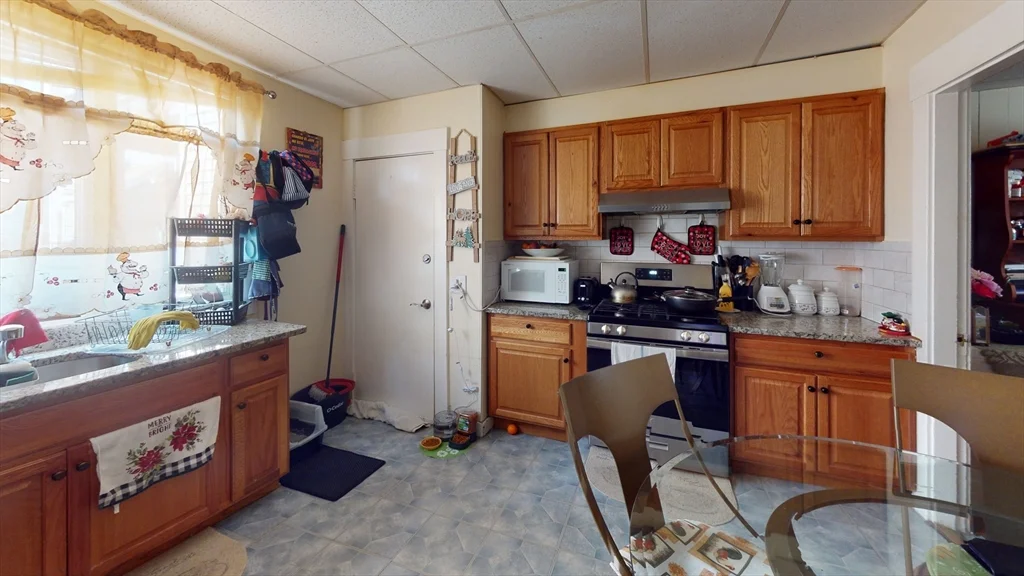 2 bed, 1 bath apartment for rent at 46-50 Plymouth Unit 46, Everett — photo 2 of 9