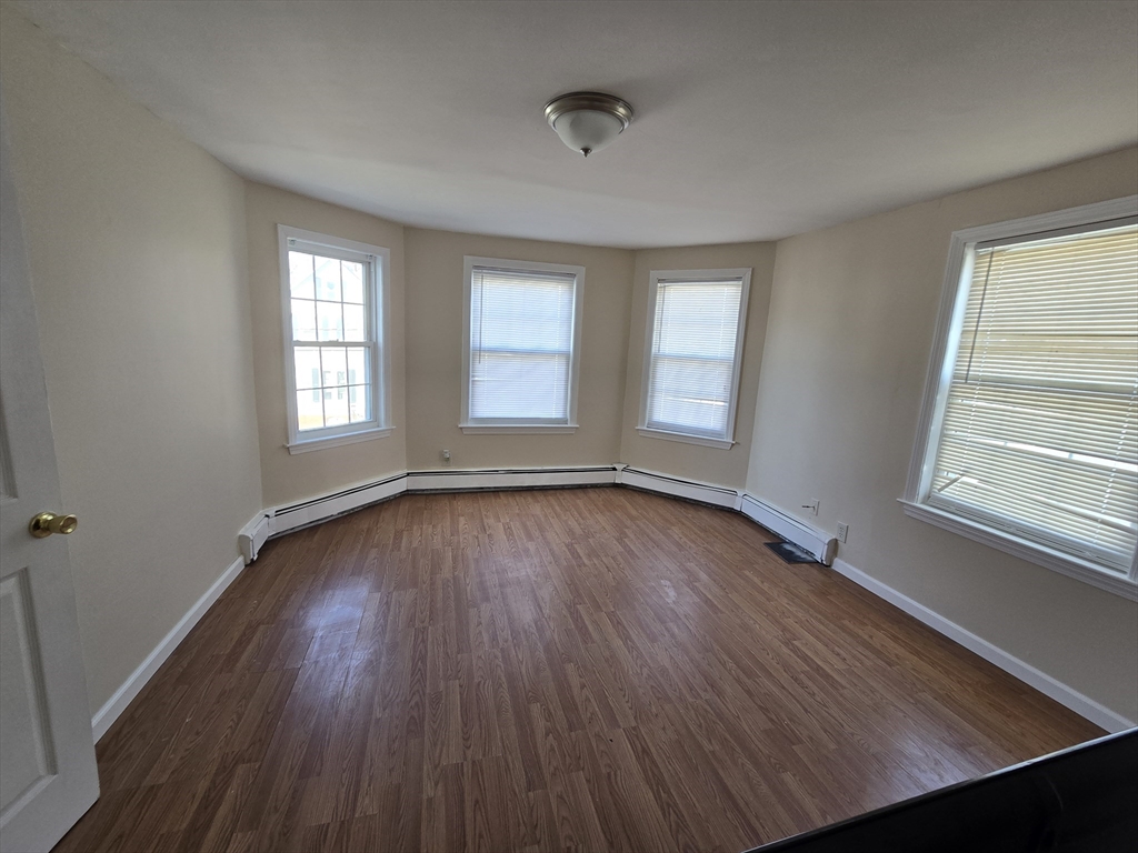 5 bed, 1 bath apartment for rent at 46 Alexander Unit B, Framingham — photo 3 of 3