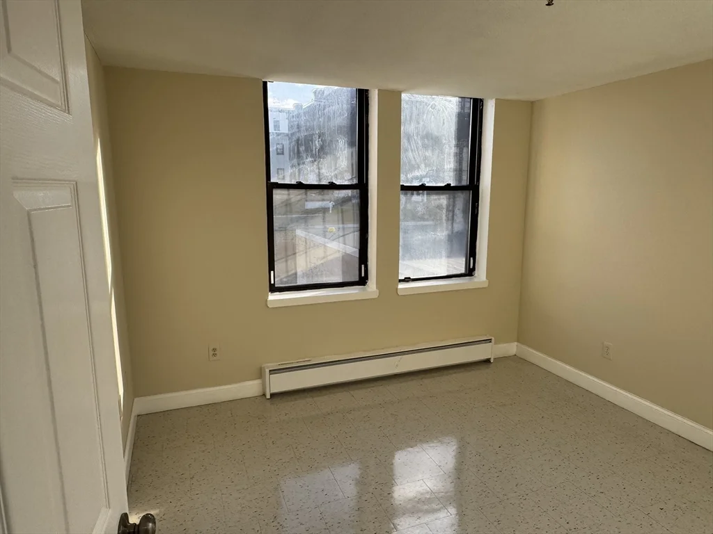 2 bed, 1 bath apartment for rent at 46 Amesbury Unit 3A, Lawrence — photo 5 of 8