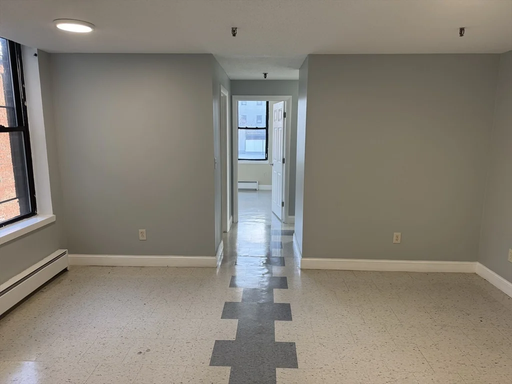2 bed, 1 bath apartment for rent at 46 Amesbury Unit 3A, Lawrence — photo 4 of 8