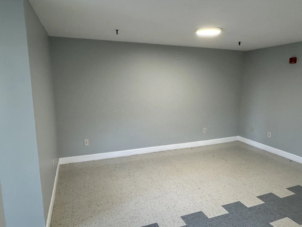 2 bed, 1 bath apartment for rent at 46 Amesbury Unit 3A, Lawrence — photo 3 of 8
