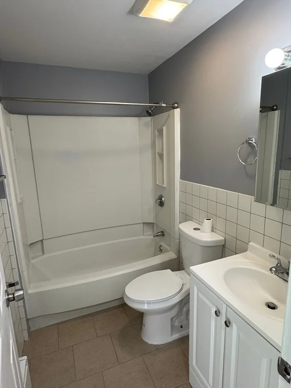 2 bed, 1 bath apartment for rent at 46 Amesbury Unit 3A, Lawrence — photo 8 of 8