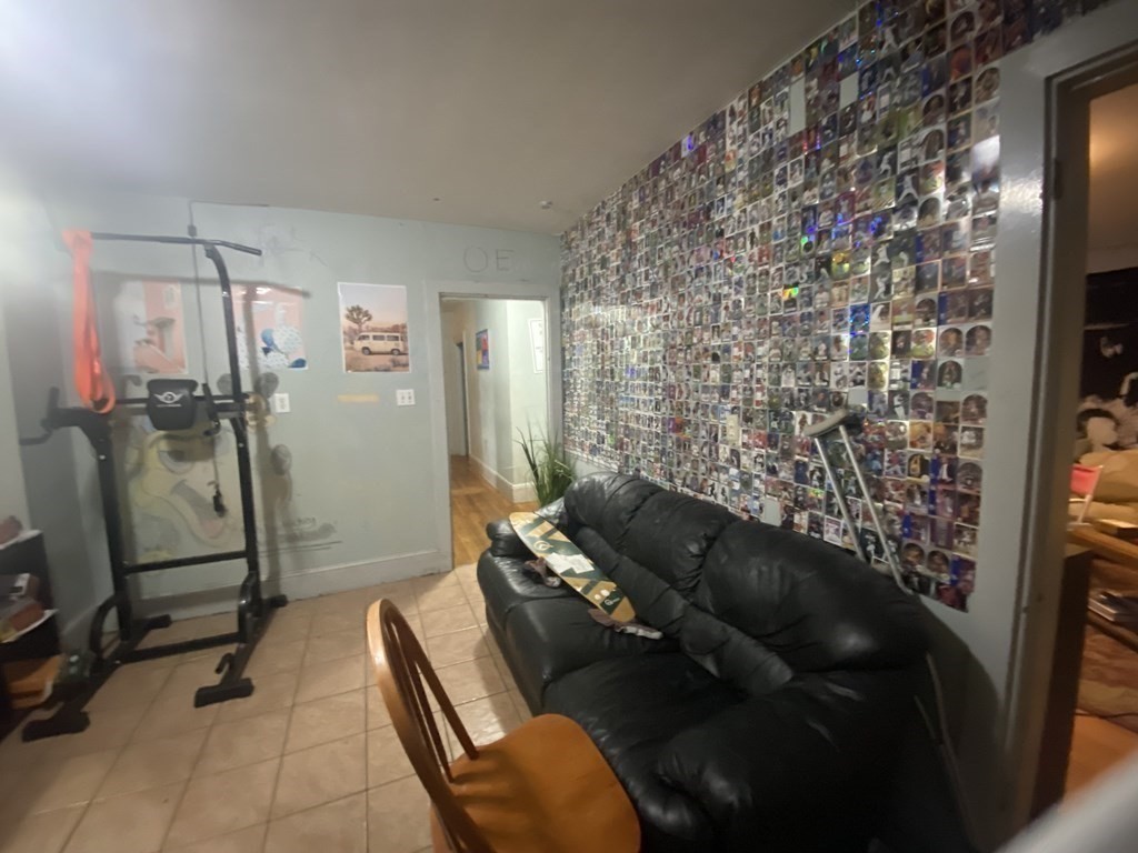 5 bed, 2 bath apartment for rent at 46 Ashford Unit 2, Allston — photo 4 of 8