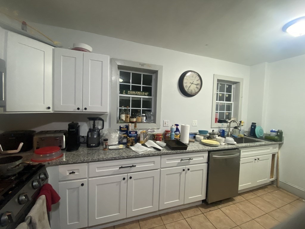 5 bed, 2 bath apartment for rent at 46 Ashford Unit 2, Allston — photo 1 of 8