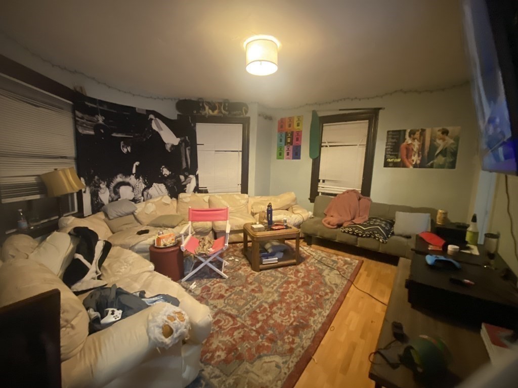 5 bed, 2 bath apartment for rent at 46 Ashford Unit 2, Allston — photo 5 of 8