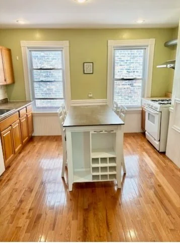 3 bed, 1 bath apartment for rent at 46 Aspinwall Ave Unit 2F, Coolidge Corner — photo 3 of 11