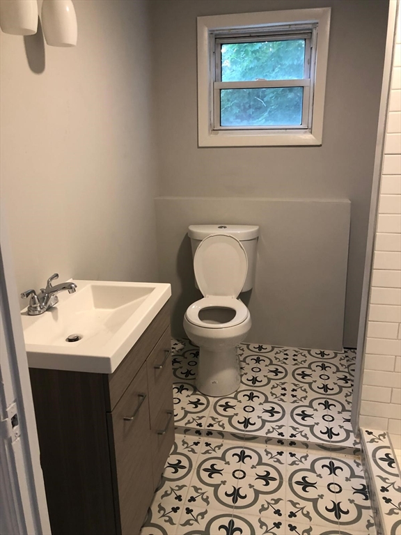 3 bed, 1 bath apartment for rent at 46 Benefit St Unit 3, Attleboro — photo 17 of 20