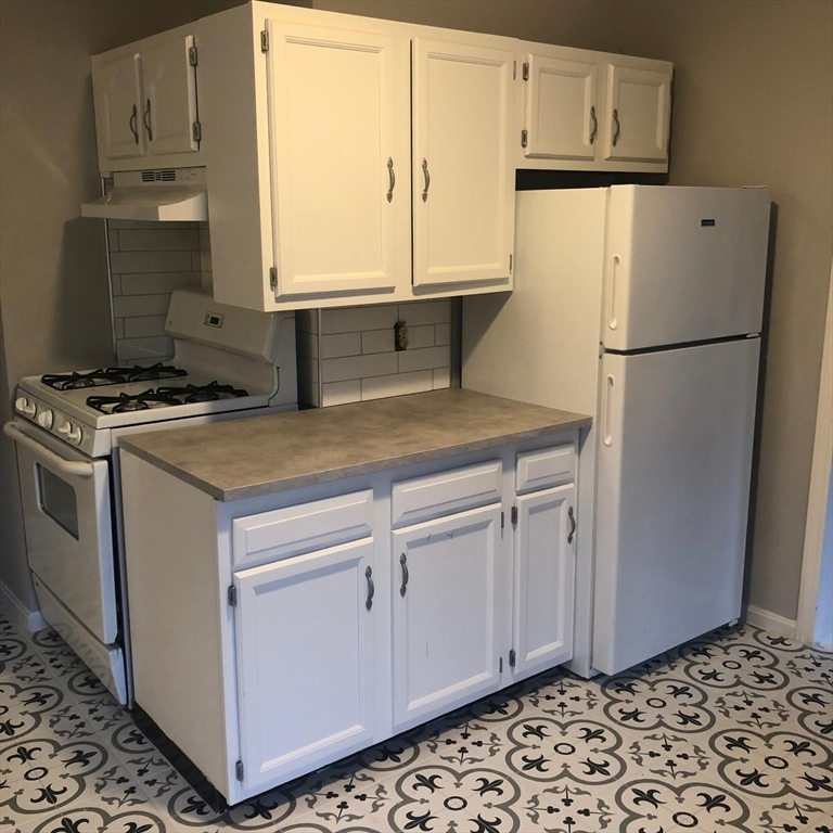 3 bed, 1 bath apartment for rent at 46 Benefit St Unit 3, Attleboro — photo 12 of 20