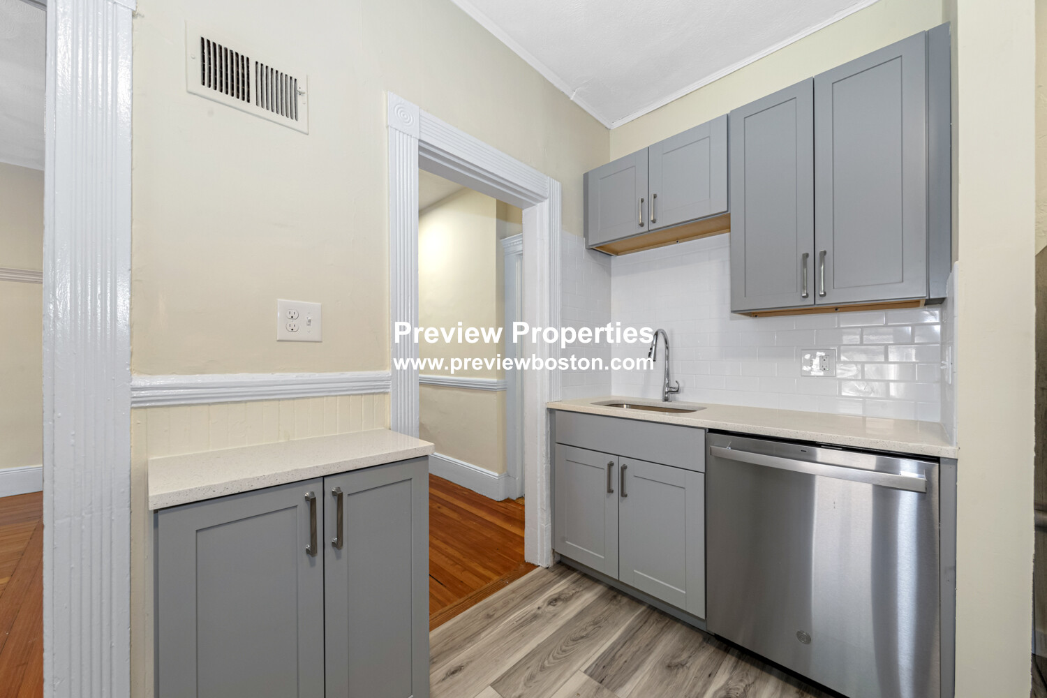 3 bed, 1 bath apartment for rent at 46 Brackett St Unit 2P, Brighton — photo 3 of 29