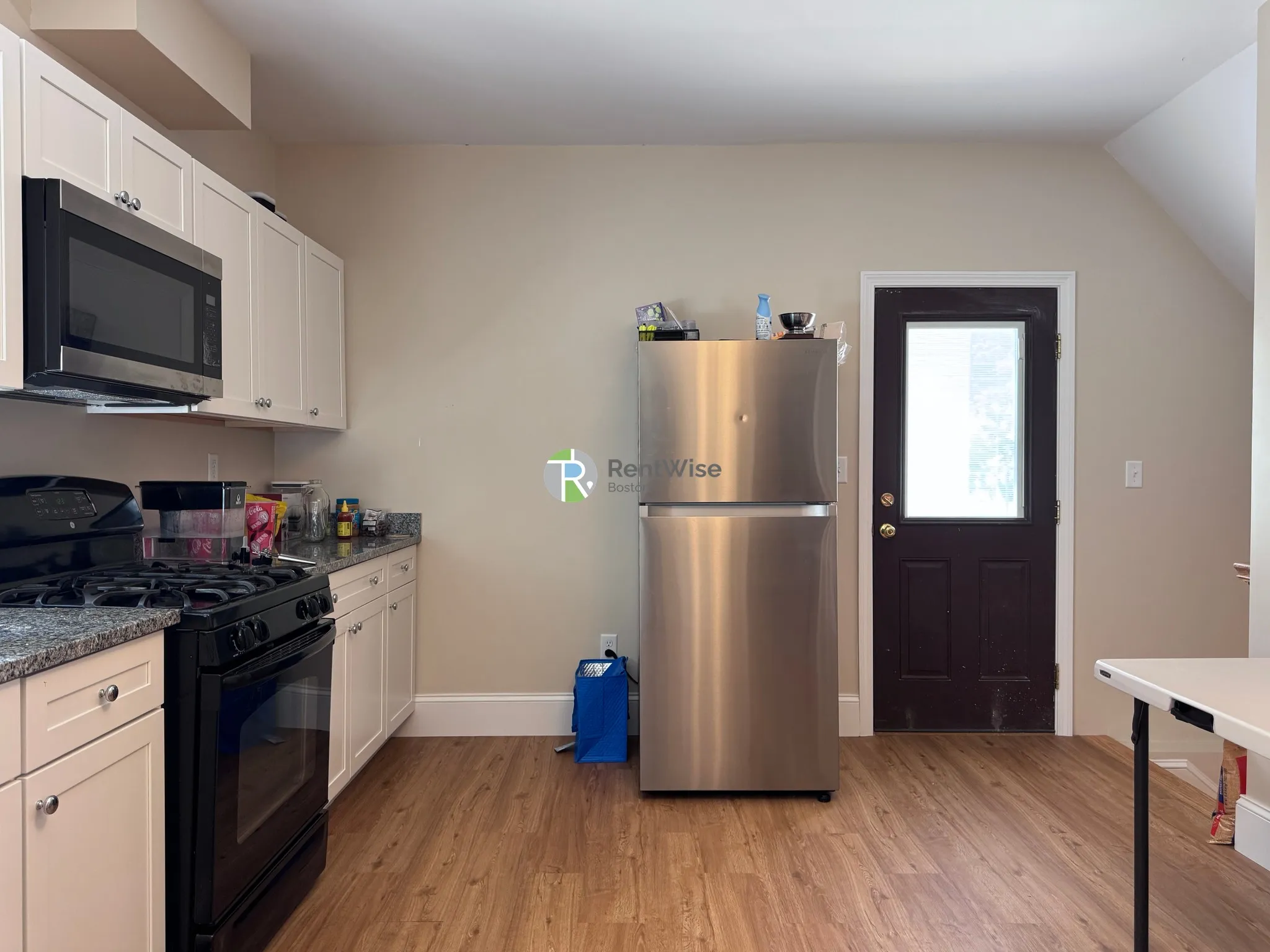 6 bed, 2 bath apartment for rent at 46 Bromfield Rd Unit 1, Tufts — photo 9 of 41
