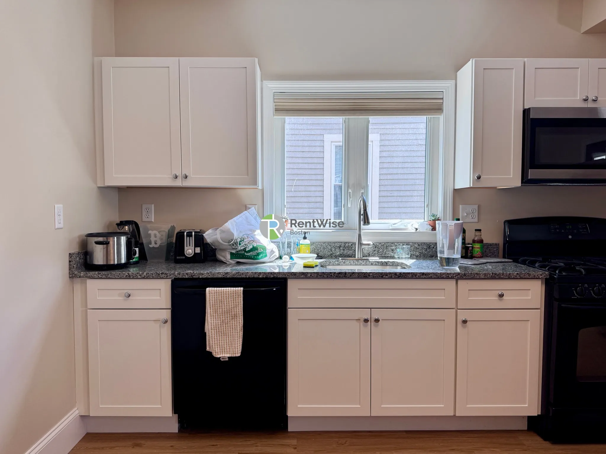 6 bed, 2 bath apartment for rent at 46 Bromfield Rd Unit 1, Tufts — photo 8 of 41