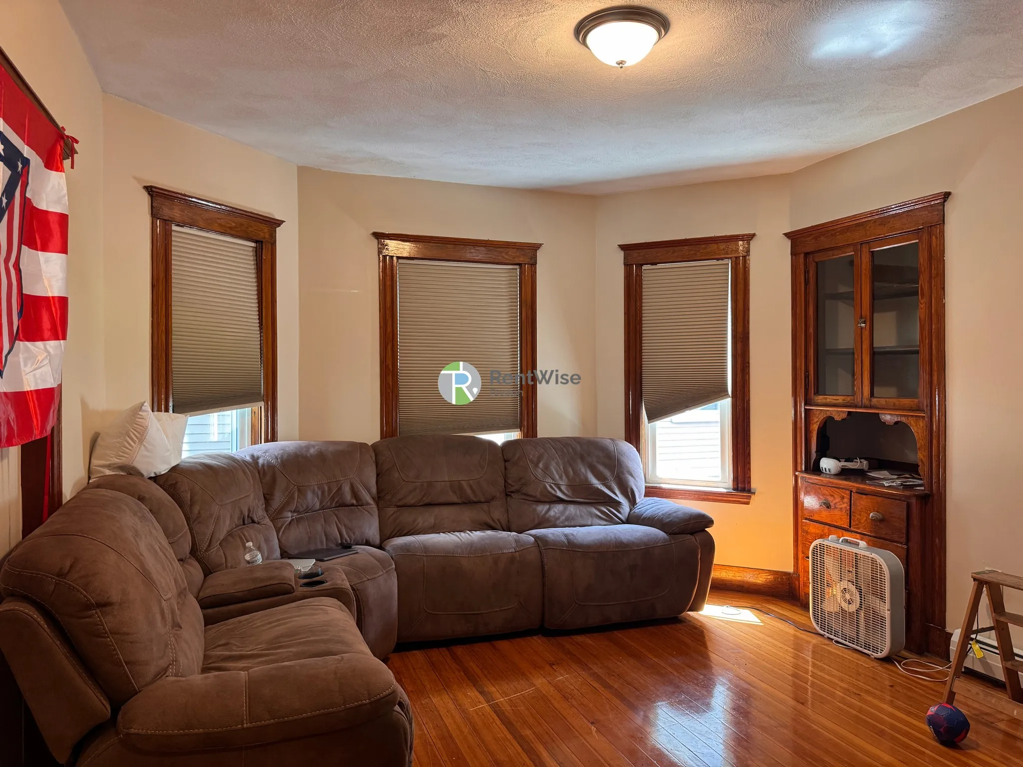 6 bed, 2 bath apartment for rent at 46 Bromfield Rd Unit 1, Tufts — photo 5 of 41