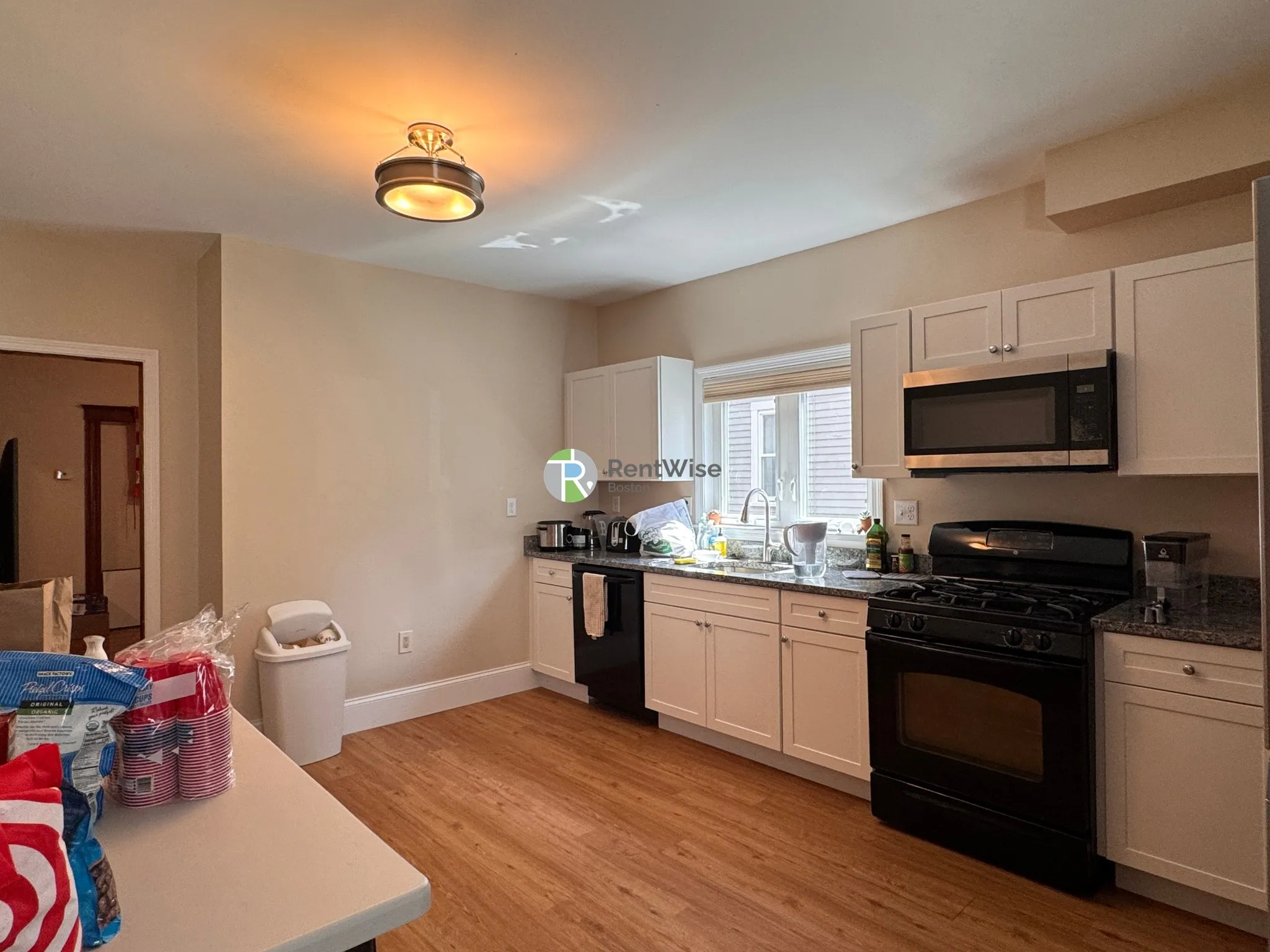 6 bed, 2 bath apartment for rent at 46 Bromfield Rd Unit 1, Tufts — photo 6 of 41