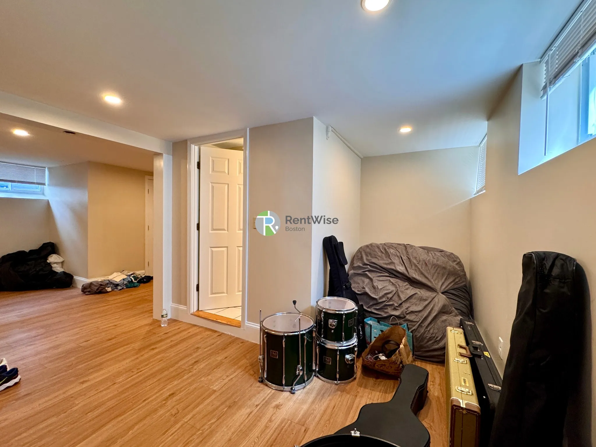6 bed, 2 bath apartment for rent at 46 Bromfield Rd Unit 1, Tufts — photo 24 of 41