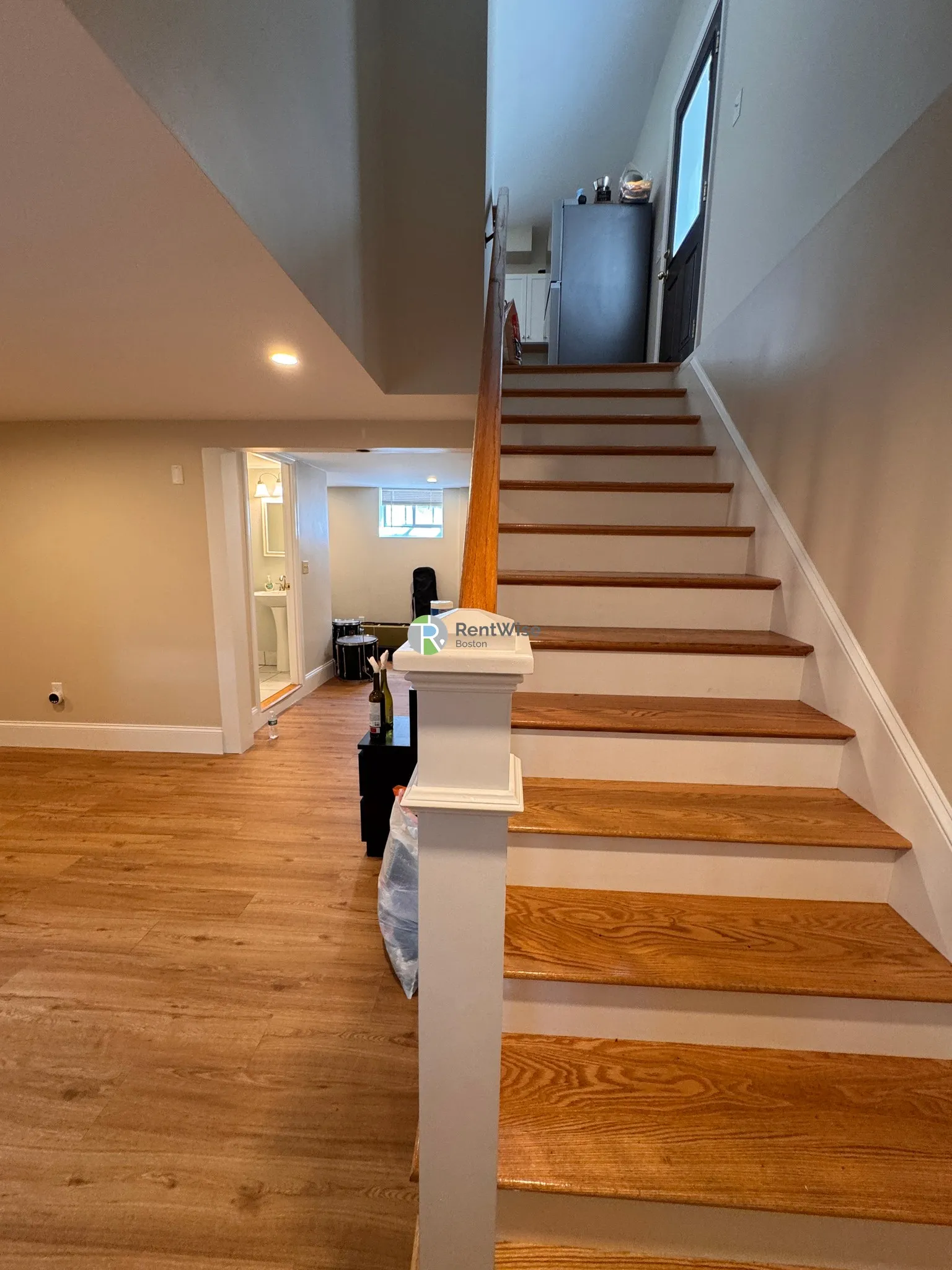 6 bed, 2 bath apartment for rent at 46 Bromfield Rd Unit 1, Tufts