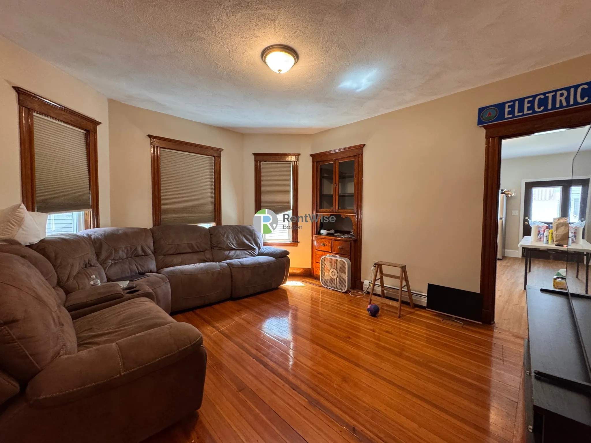 6 bed, 2 bath apartment for rent at 46 Bromfield Rd Unit 1, Tufts — photo 4 of 41