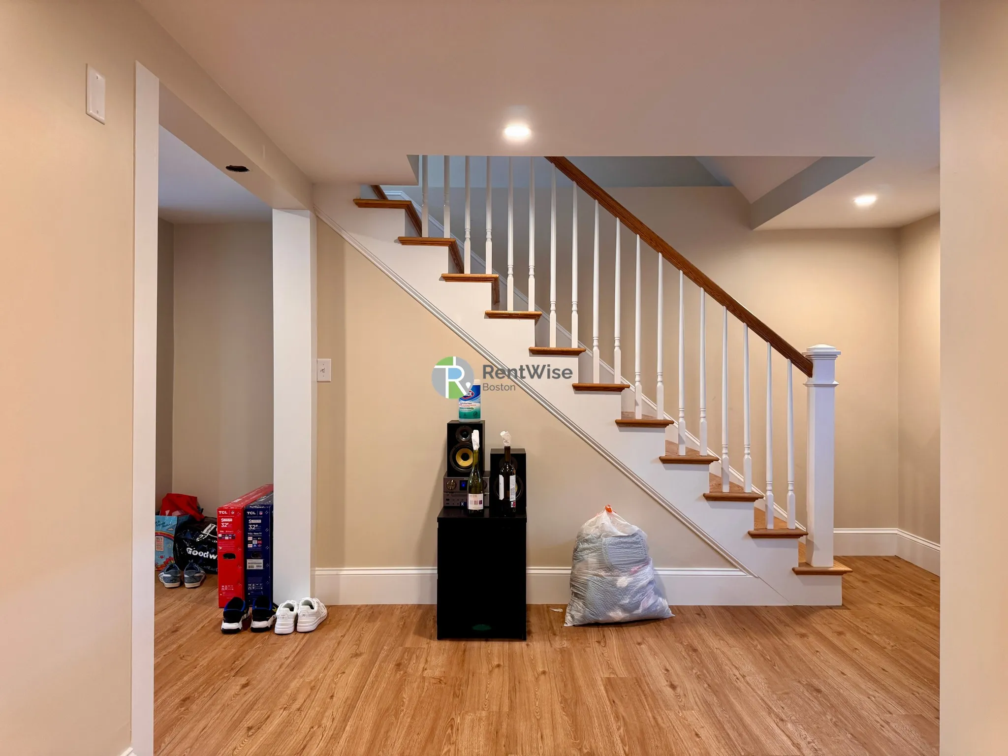 6 bed, 2 bath apartment for rent at 46 Bromfield Rd Unit 1, Tufts — photo 2 of 41